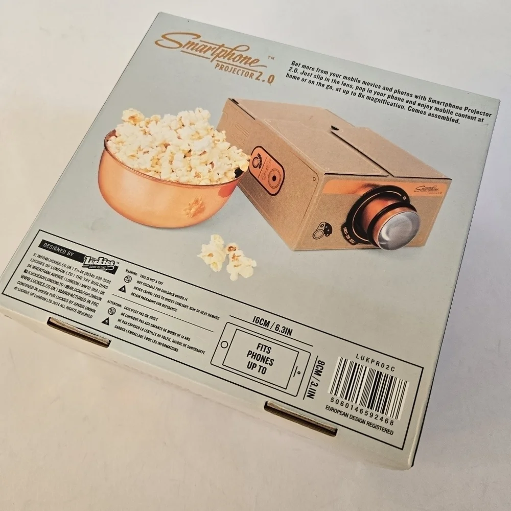 NIB Smartphone Projector 2.0 cinema in a box
